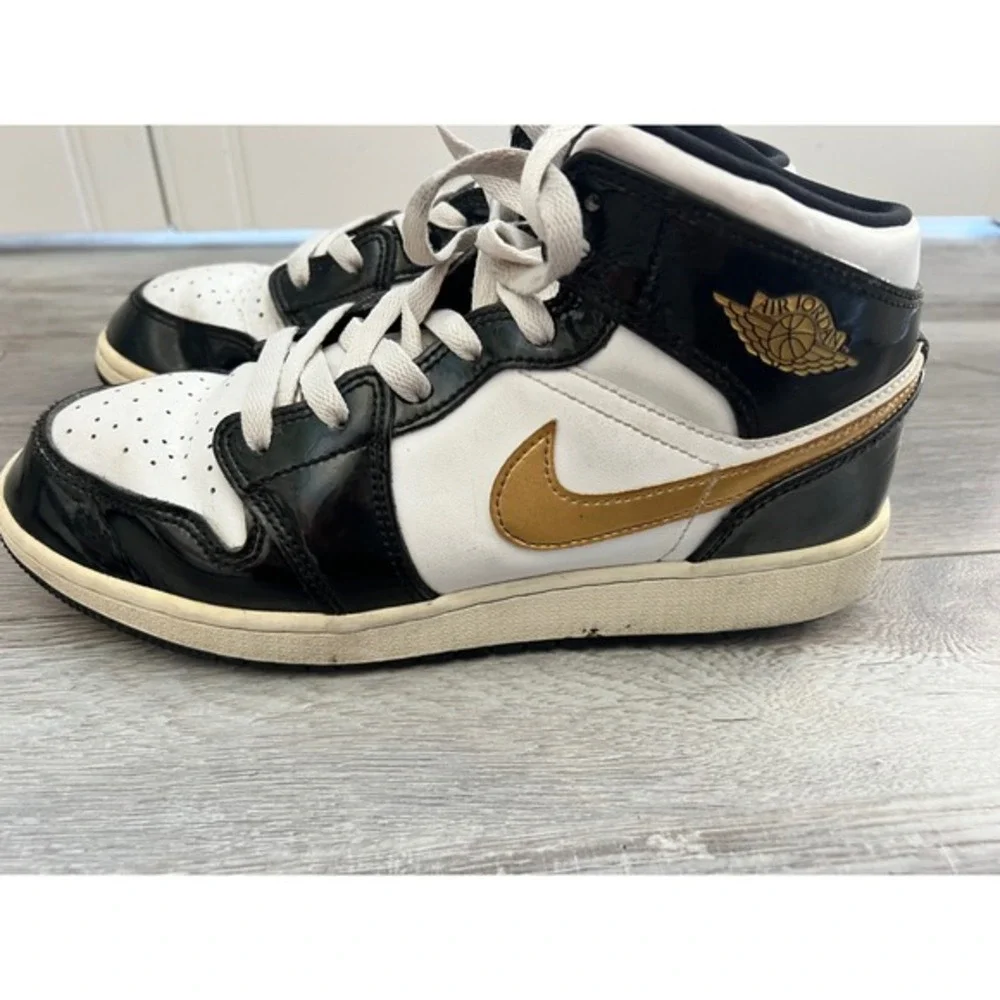 Nike Air Jordan 1 Mid Black White Metallic Gold‎ Patent Leather Sneakers 6.5